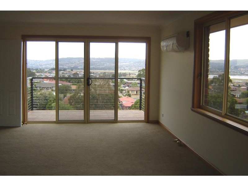 2/4 Monet Place, Newnham TAS 7248