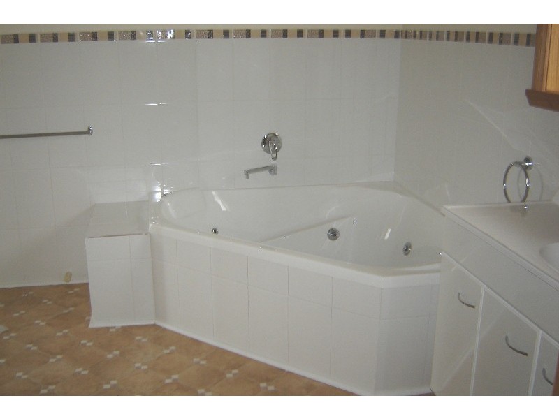 2/4 Monet Place, Newnham TAS 7248