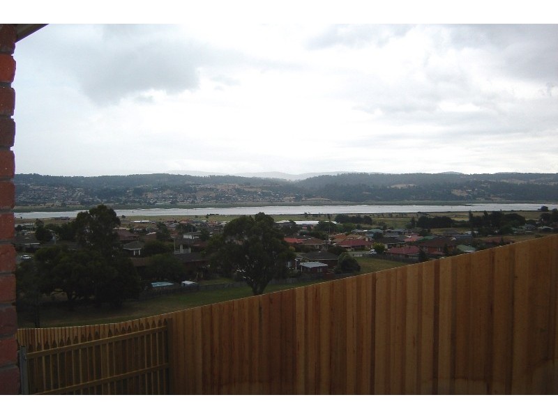 2/4 Monet Place, Newnham TAS 7248