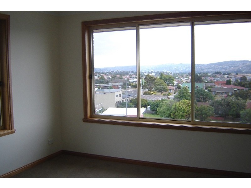 2/4 Monet Place, Newnham TAS 7248