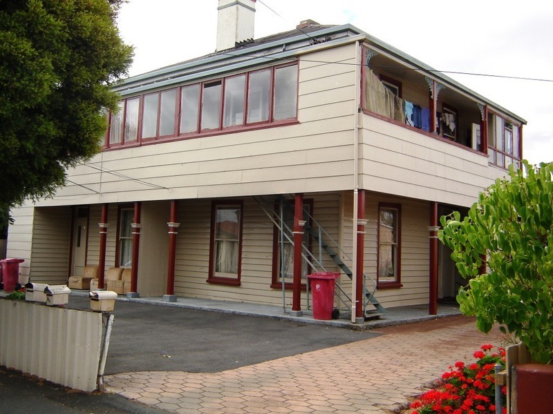 2/11 Henty Street, Invermay TAS 7248