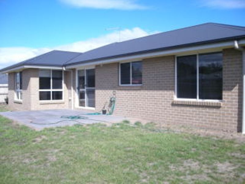11 Pocket Place, Newnham TAS 7248