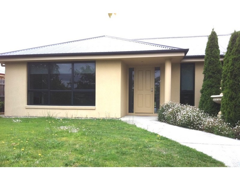 13 Bartlett Grove, Newnham TAS 7248