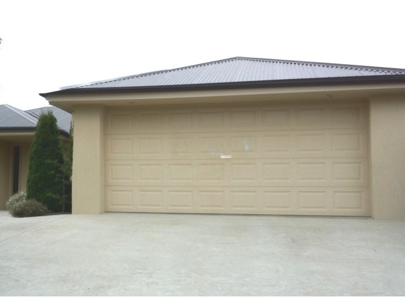 13 Bartlett Grove, Newnham TAS 7248