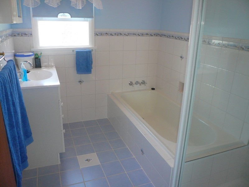 4 Snow Street, Newnham TAS 7248