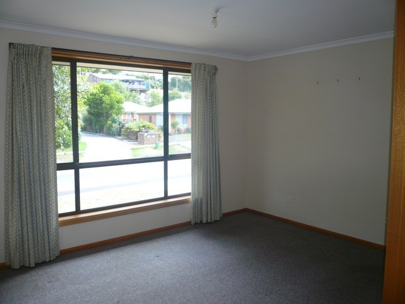 2/38-40 Parklands Parade, Newnham TAS 7248