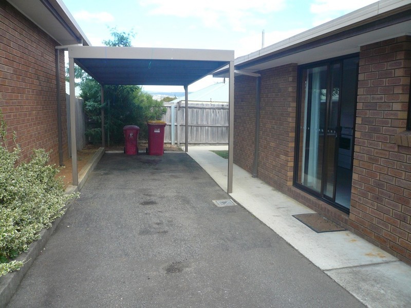 2/38-40 Parklands Parade, Newnham TAS 7248