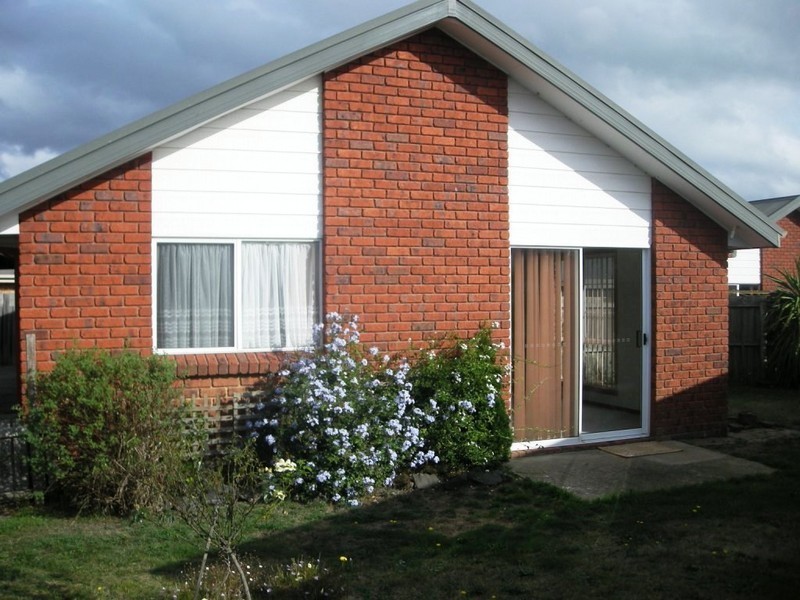2/22 Camira Street, Newnham TAS 7248
