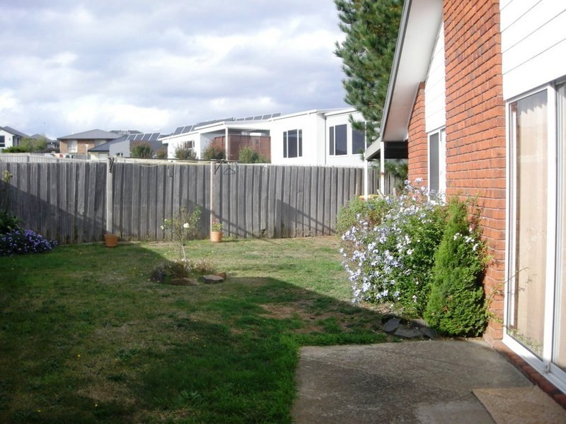 2/22 Camira Street, Newnham TAS 7248