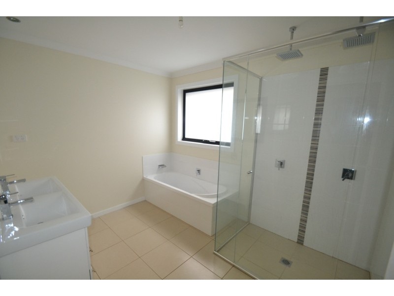 2/4 Statesman Place, Newnham TAS 7248