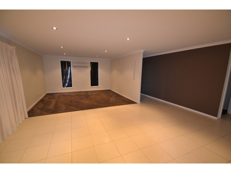 2/4 Statesman Place, Newnham TAS 7248