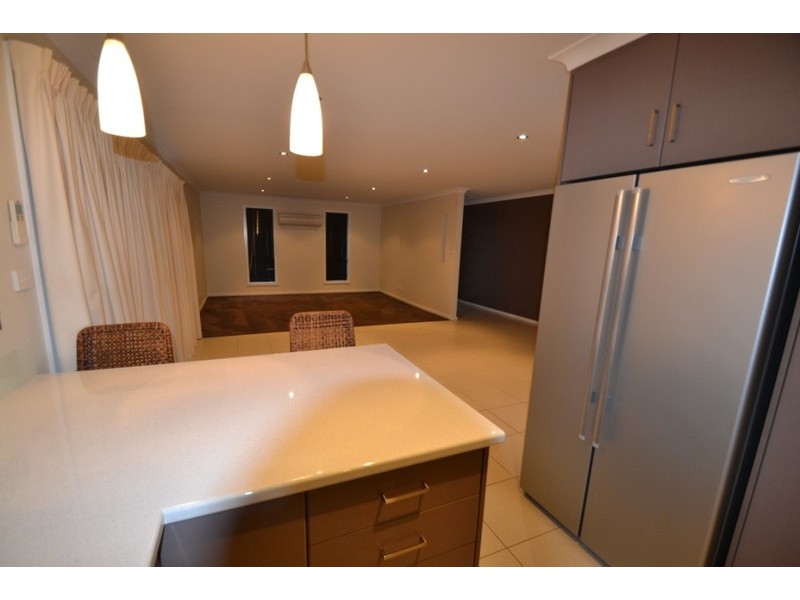 2/4 Statesman Place, Newnham TAS 7248