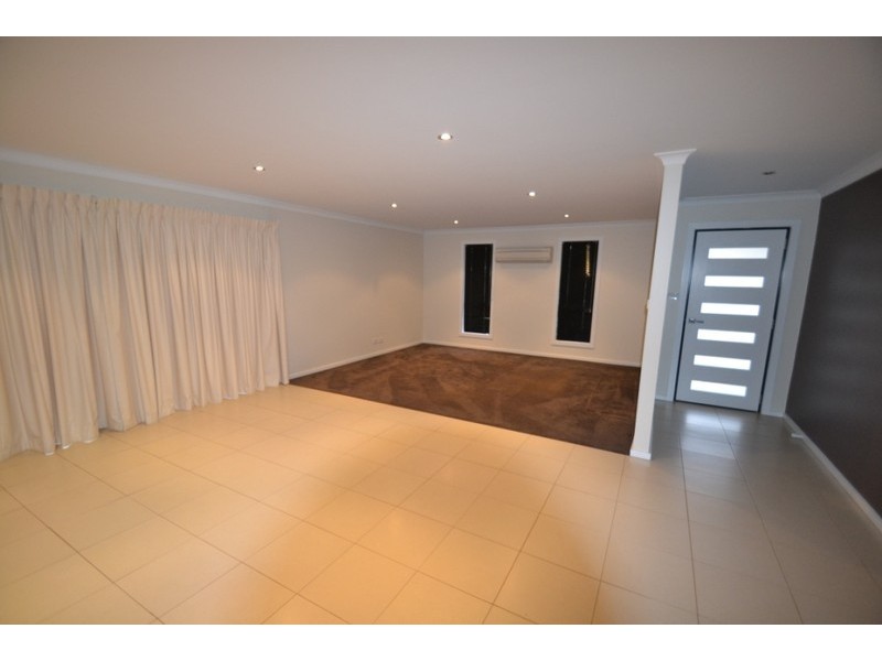 2/4 Statesman Place, Newnham TAS 7248