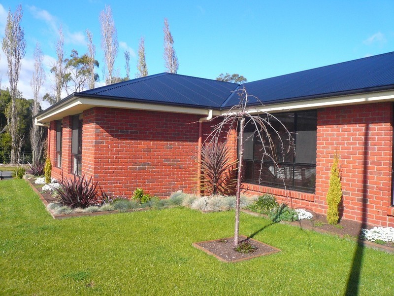 7 Maiden Place, Newnham TAS 7248