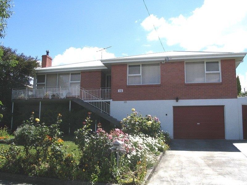 16 Julie Crescent, Newnham TAS 7248