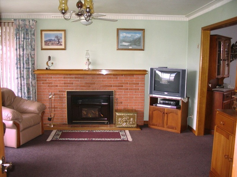 16 Julie Crescent, Newnham TAS 7248