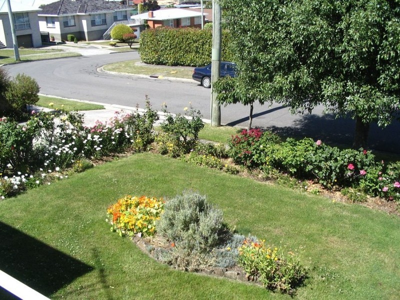 16 Julie Crescent, Newnham TAS 7248