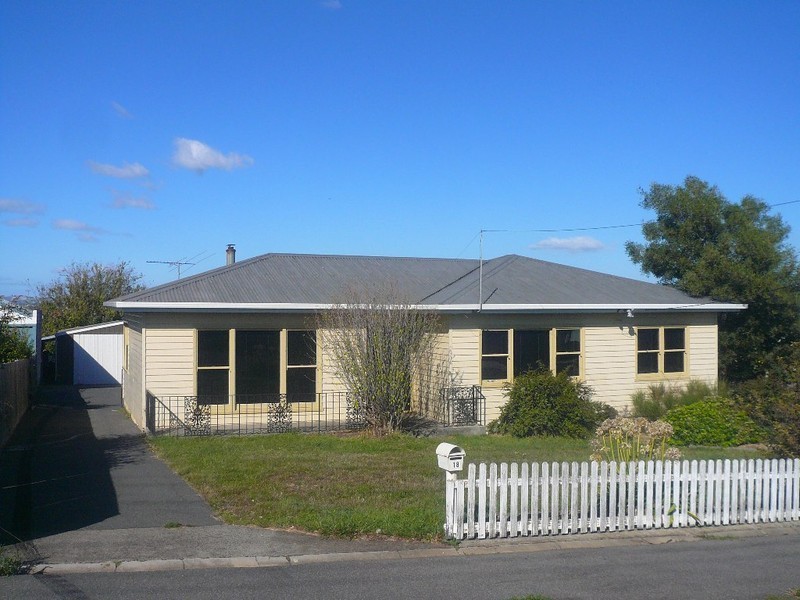 18 Walkers Avenue, Newnham TAS 7248