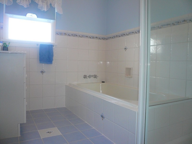 4 Snow Street, Newnham TAS 7248