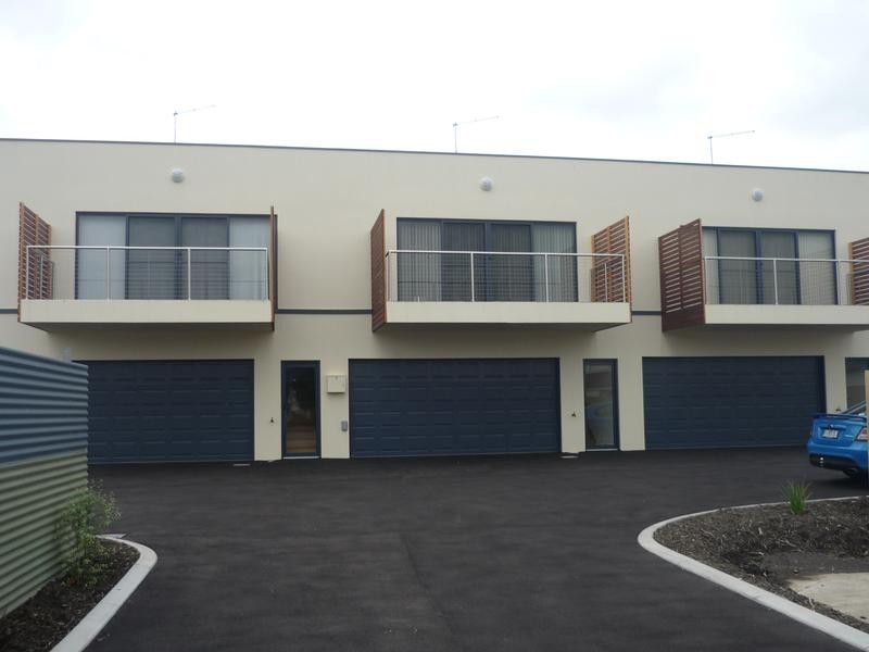 2/8a Queen Street, Invermay TAS 7248