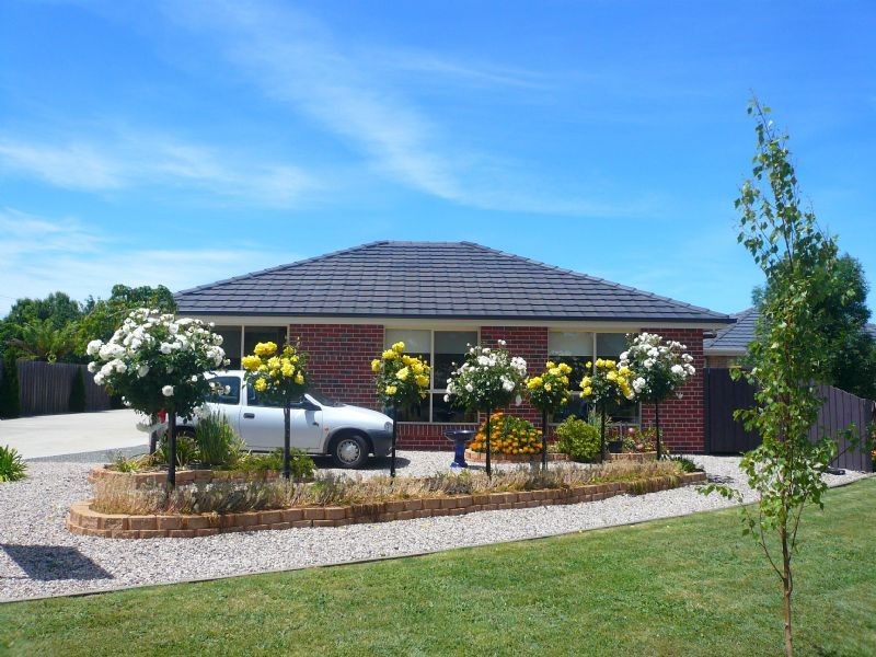 1/3 Bethune Place, Newnham TAS 7248