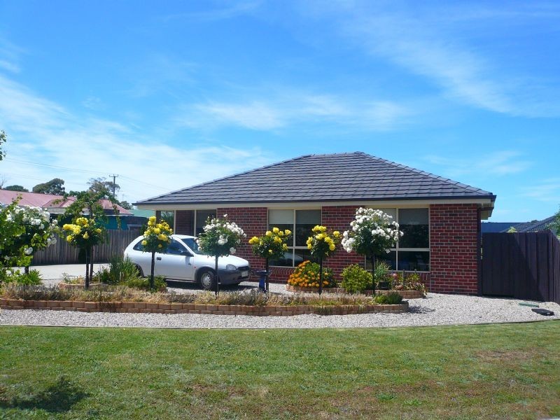 1/3 Bethune Place, Newnham TAS 7248