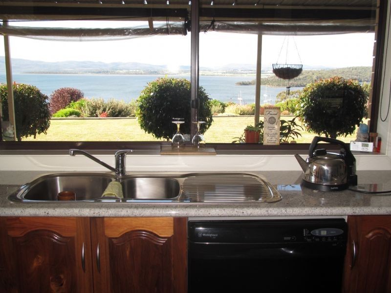 102  Oxford Street, Beauty Point TAS 7270