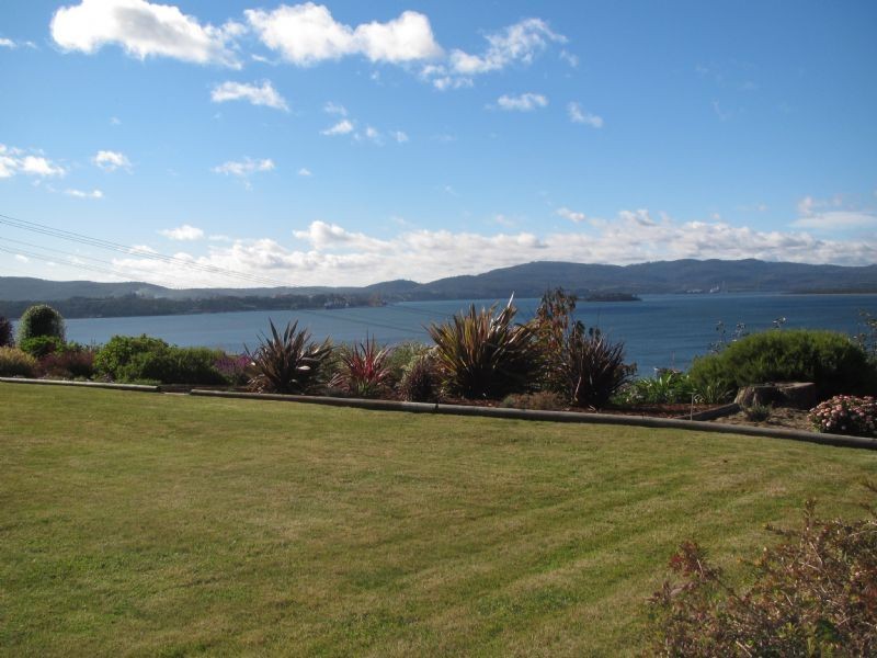 102  Oxford Street, Beauty Point TAS 7270