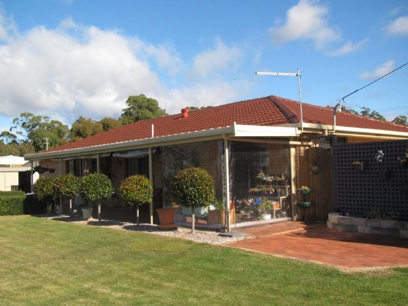 102  Oxford Street, Beauty Point TAS 7270