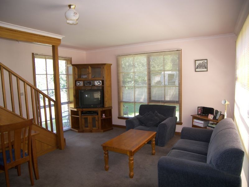 2/15 Alanvale Road, Newnham TAS 7248