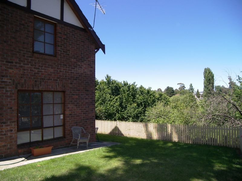 2/15 Alanvale Road, Newnham TAS 7248