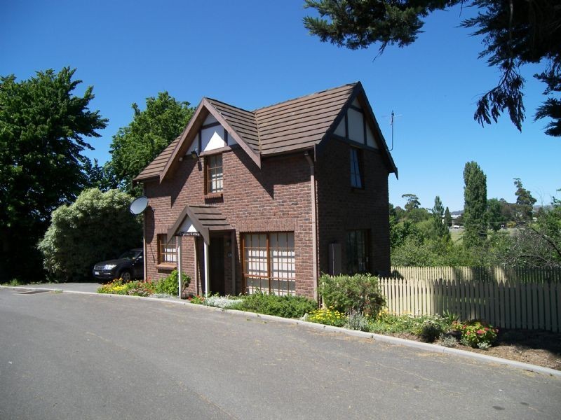 2/15 Alanvale Road, Newnham TAS 7248