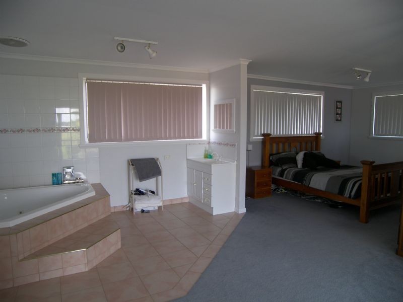 10 Drysdale Court, Newnham TAS 7248