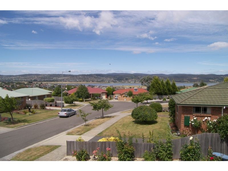 2 Picasso Place, Newnham TAS 7248