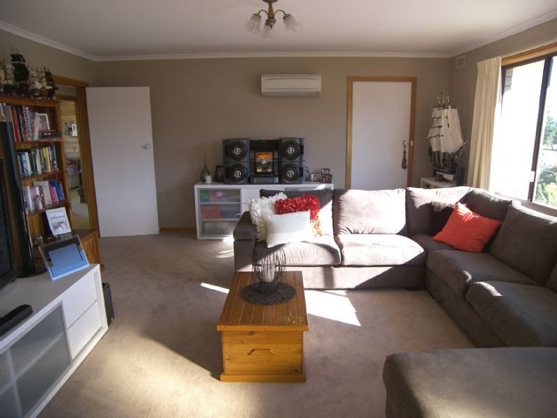12 Meadowbank Road, Newnham TAS 7248