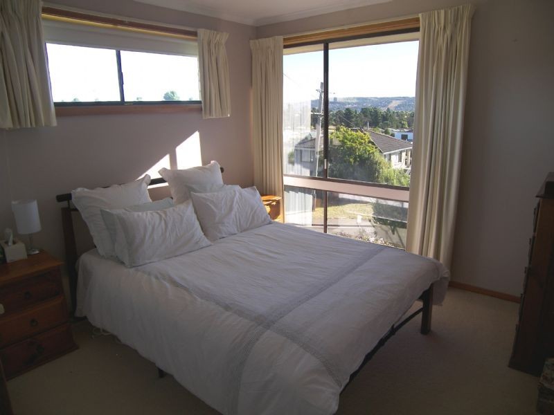 12 Meadowbank Road, Newnham TAS 7248