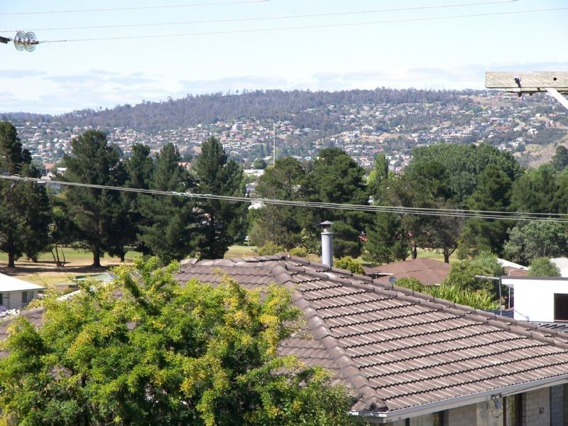 12 Meadowbank Road, Newnham TAS 7248