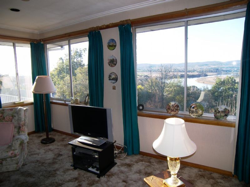 12 Newlands Street, Trevallyn TAS 7250