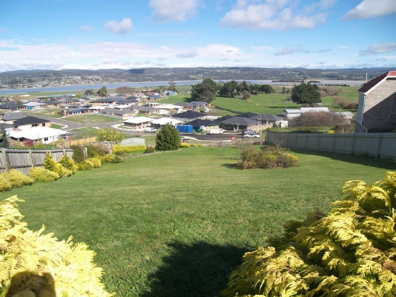 45 Roberts Crescent, Newnham TAS 7248