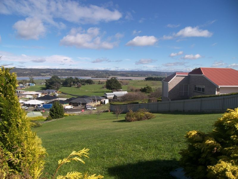 45 Roberts Crescent, Newnham TAS 7248