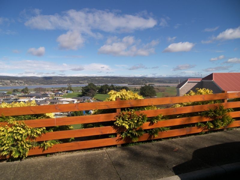 45 Roberts Crescent, Newnham TAS 7248