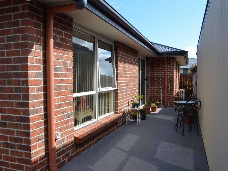 1/38 Bethune Place, Newnham TAS 7248