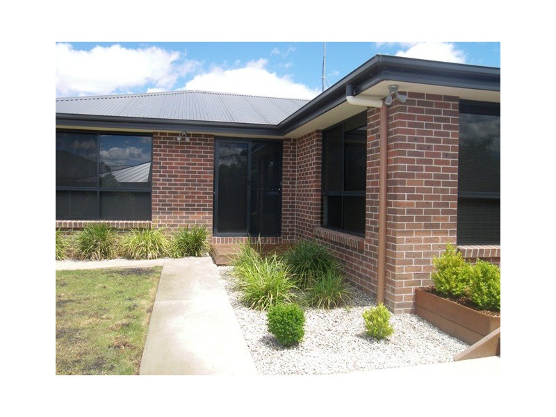 3 Senator Court, Newnham TAS 7248