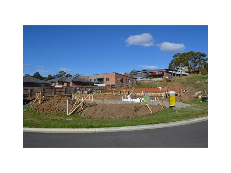 2/11 Eldonhurst Drive, Newstead TAS 7250