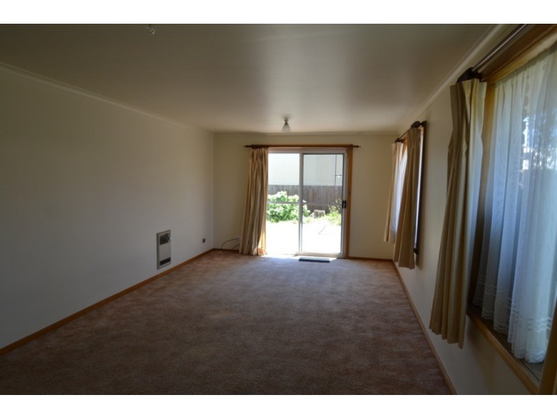 2/1-3 Newnham Close, Newnham TAS 7248