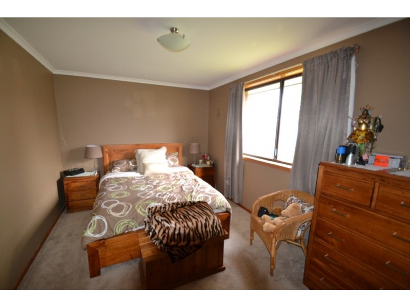 2/11 Drysdale Court, Newnham TAS 7248