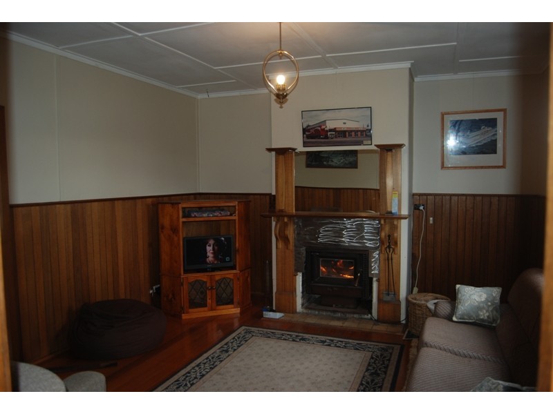 19 Esplanade, Triabunna TAS 7190