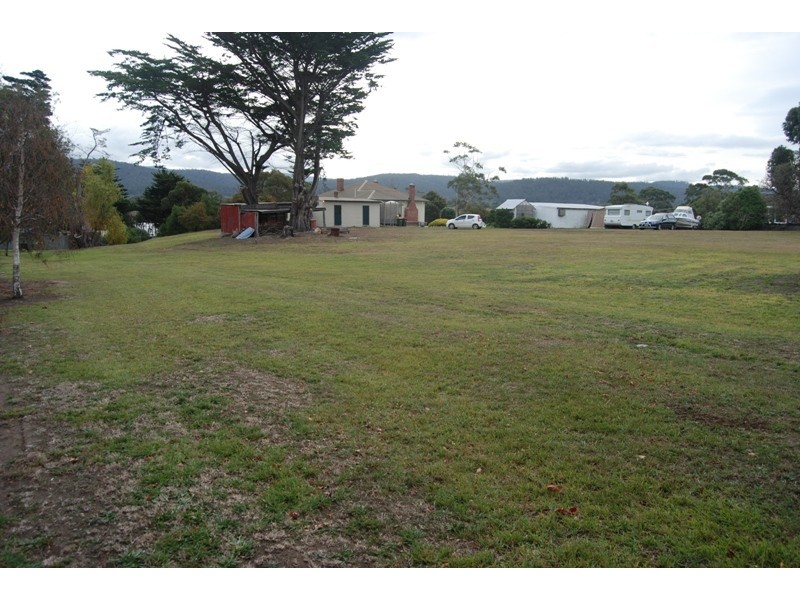 19 Esplanade, Triabunna TAS 7190