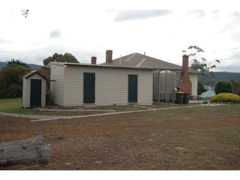 19 Esplanade, Triabunna TAS 7190