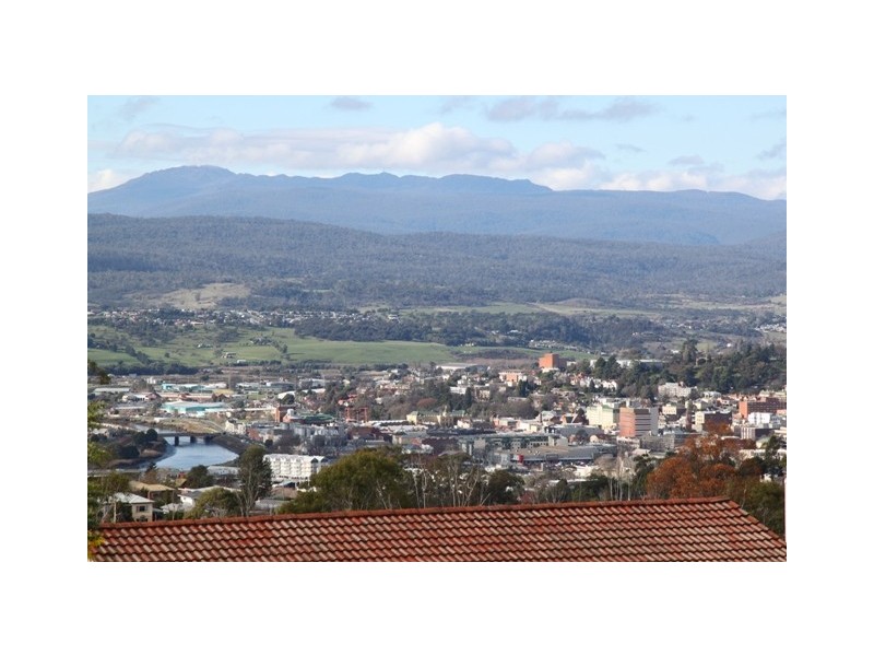 38 New World Avenue, Trevallyn TAS 7250